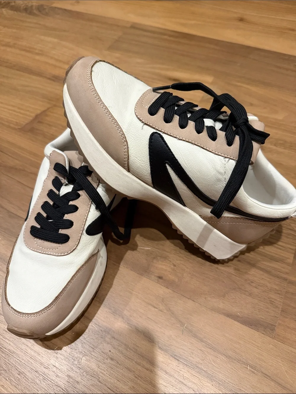 DV by Dolce Vita  Women's White, black Beige Platform Sneakers - Casual Comfort